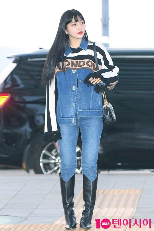 HyunA khoe chân dài trắng nõn lên đường sang Việt Nam, Red Velvet xinh hết cỡ nhưng Joy sao bị “dìm” thế này? - Ảnh 9.