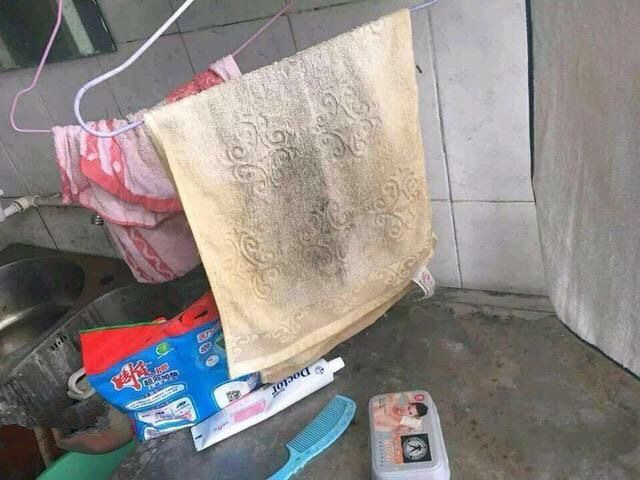 G&aacute;i xinh biến ph&ograve;ng k&iacute; t&uacute;c x&aacute; th&agrave;nh b&atilde;i r&aacute;c, khăn mặt mốc xanh mốc đỏ: T&iacute;nh đăng quang Miss ở bẩn hay g&igrave;? - Ảnh 3.