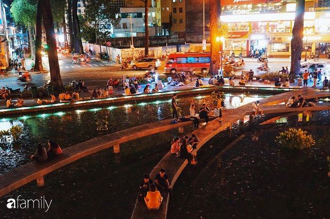 Hàng ăn vặt rẻ bèo nhèo nằm trên mặt hồ đắc địa nhất trung tâm Sài Gòn, mỗi đêm có cả trăm người tới ăn - Ảnh 24.