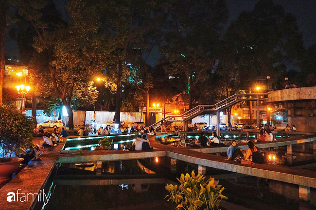 Hàng ăn vặt rẻ bèo nhèo nằm trên mặt hồ đắc địa nhất trung tâm Sài Gòn, mỗi đêm có cả trăm người tới ăn - Ảnh 47.