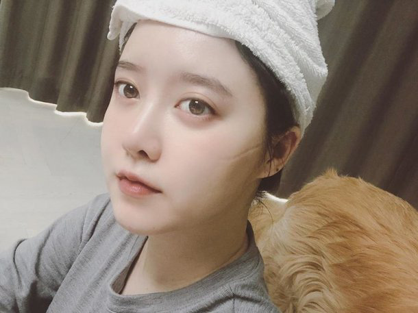 Goo Hye Sun gây xôn xao khi  đăng tải ảnh selfie với dòng chú thích kì lạ: Tôi vừa đấu dao với người ngoài hành tinh - Ảnh 2.