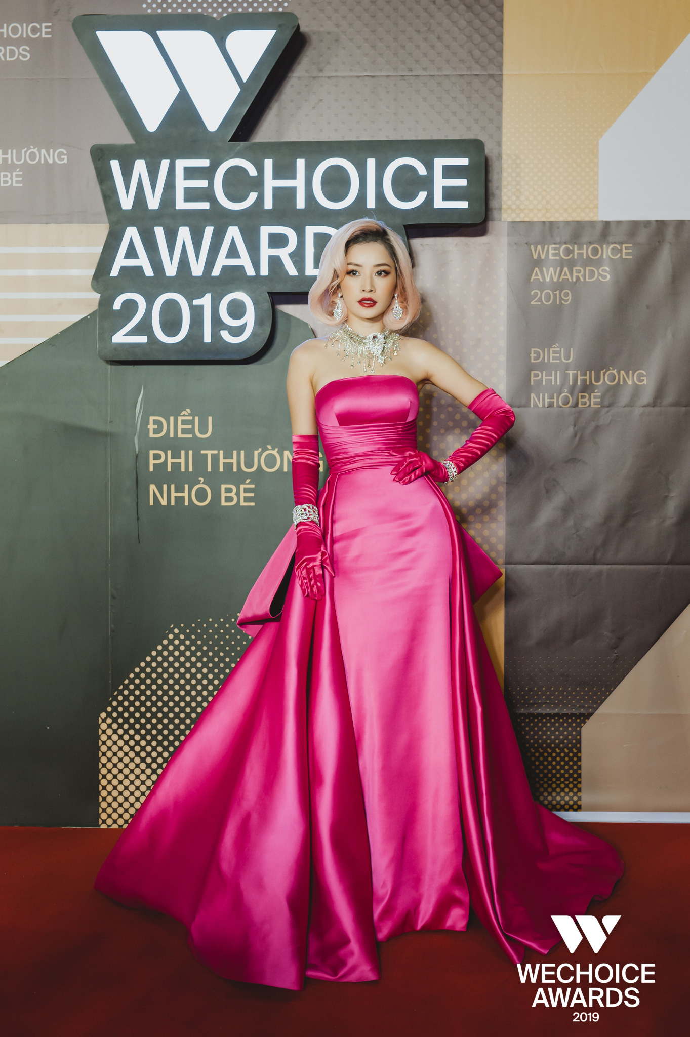 Mỹ nhân chơi lớn nhất WeChoice Awards 2019 gọi tên Chi Pu: Cosplay hẳn huyền thoại Marilyn Monroe, chặt đẹp dàn khách mời - Ảnh 2.