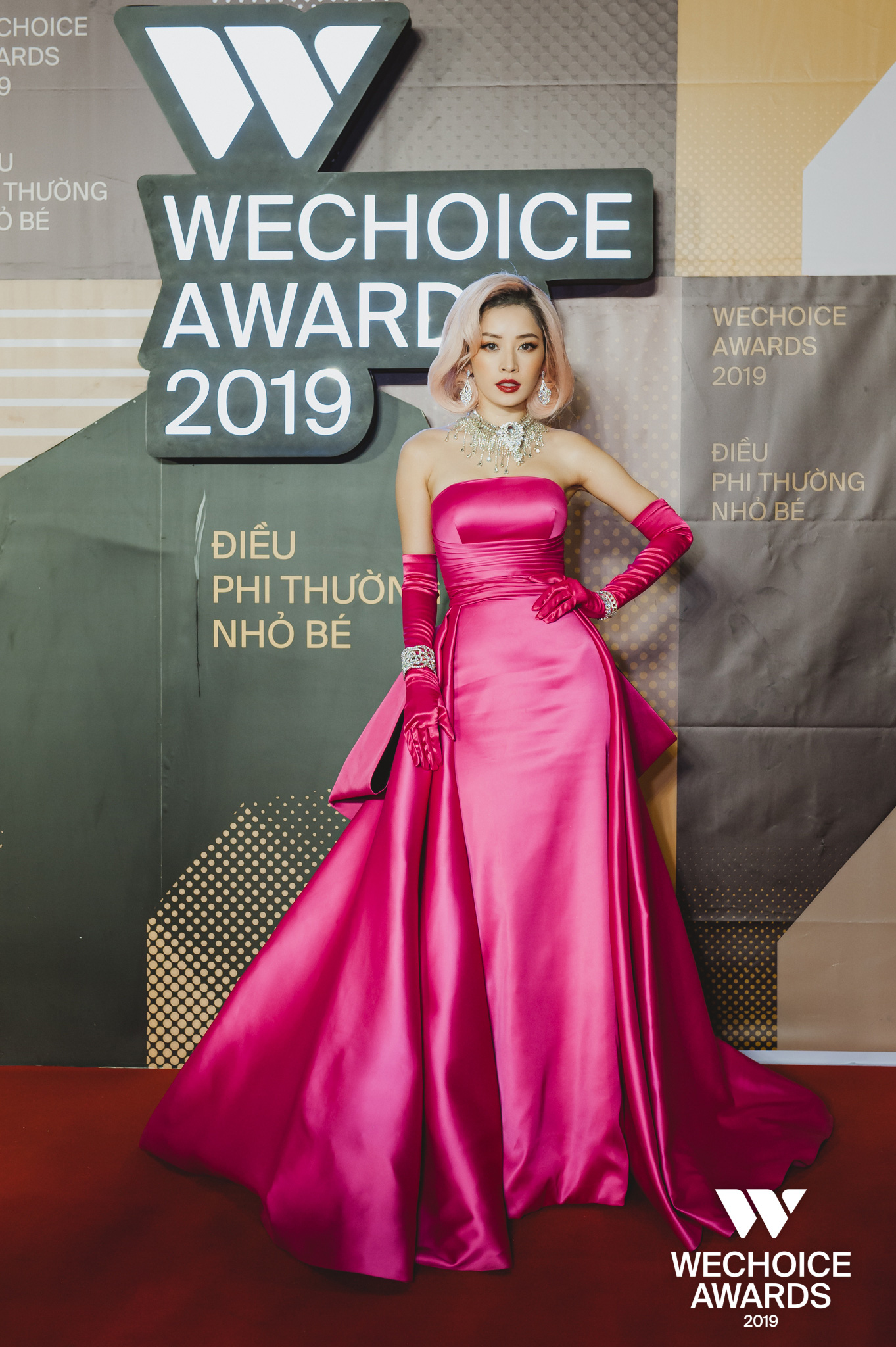 Mỹ nhân chơi lớn nhất WeChoice Awards 2019 gọi tên Chi Pu: Cosplay hẳn huyền thoại Marilyn Monroe, chặt đẹp dàn khách mời - Ảnh 1.