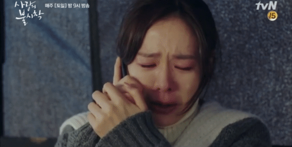 Vừa nói lời yêu với Hyun Bin, Son Ye Jin đã bị kẻ bắt cóc nổ súng dằn mặt trong tập 8 Crash Landing On You? - Ảnh 3.
