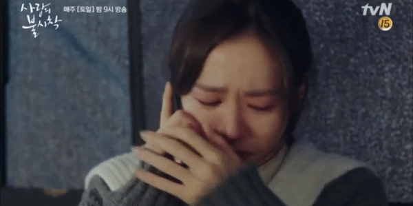 Vừa nói lời yêu với Hyun Bin, Son Ye Jin đã bị kẻ bắt cóc nổ súng dằn mặt trong tập 8 Crash Landing On You? - Ảnh 1.