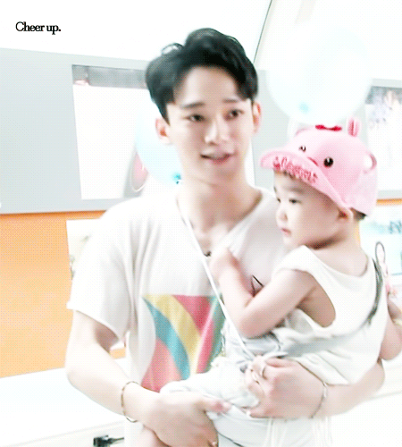 Chen (EXO) làm bảo mẫu trên show: Ông bố đẹp trai lại chăm con khéo trong tương lai đây rồi! - Ảnh 7.