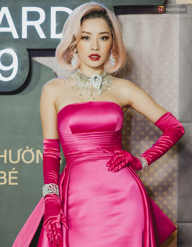 Top kiểu tóc và makeup “xịn” nhất WeChoice Awards 2019: Châu Bùi - Khánh Linh đẹp ma mị, Hương Giang tâm huyết đính đá không đụng hàng - Ảnh 5.