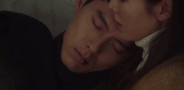 3 khoảnh khắc ngọt nhũn tim ở tập 8 Crash Landing On You: Hyun Bin vượt bão tuyết tìm Son Ye Jin, ôm nhau ngủ bơ đẹp biến cố - Ảnh 5.