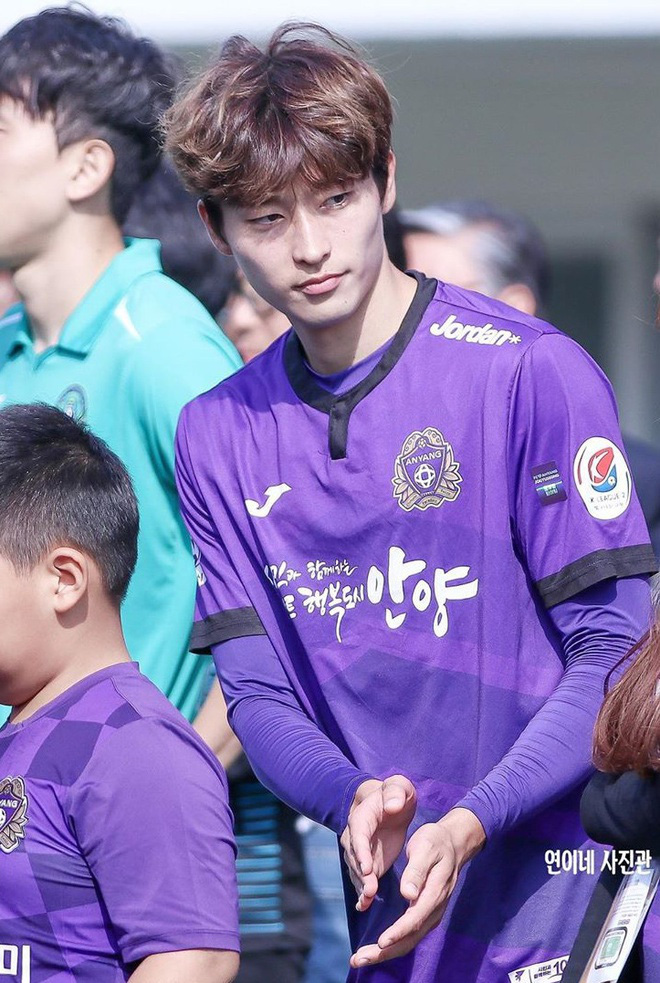 Profile cực phẩm vừa ghi bàn giúp Hàn Quốc vượt qua vòng bảng U23 châu Á: Đẹp trai hết nấc, mới 22 tuổi đã cao 1m85, bụng 6 múi đều tăm tắp như bắp ngô - Ảnh 2.