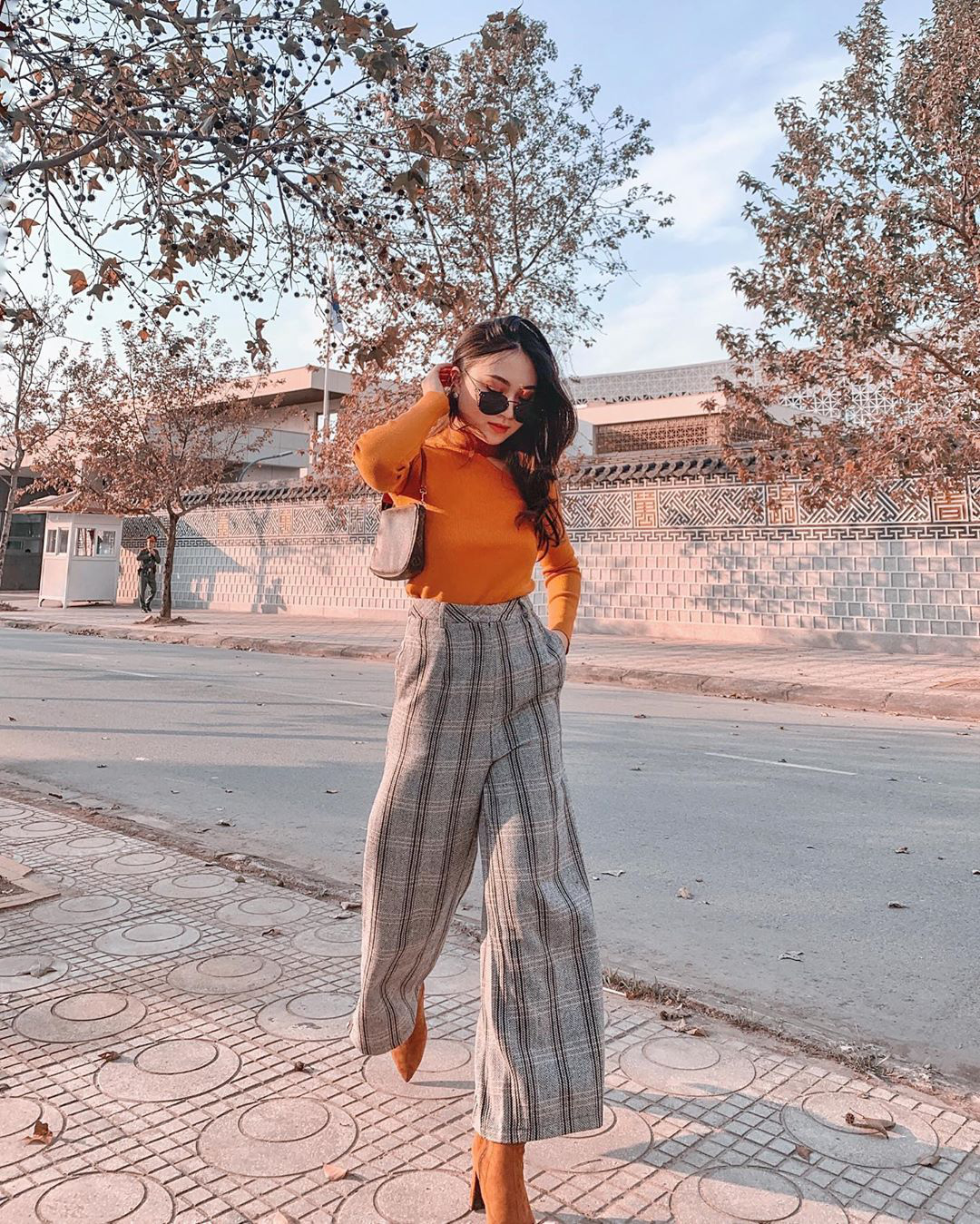 Street style của các hot girl Instagram tuần qua sẽ cho bạn cả rổ outfit đẹp thôi rồi để diện Tết, đảm bảo style xịn hơn năm cũ - Ảnh 4.