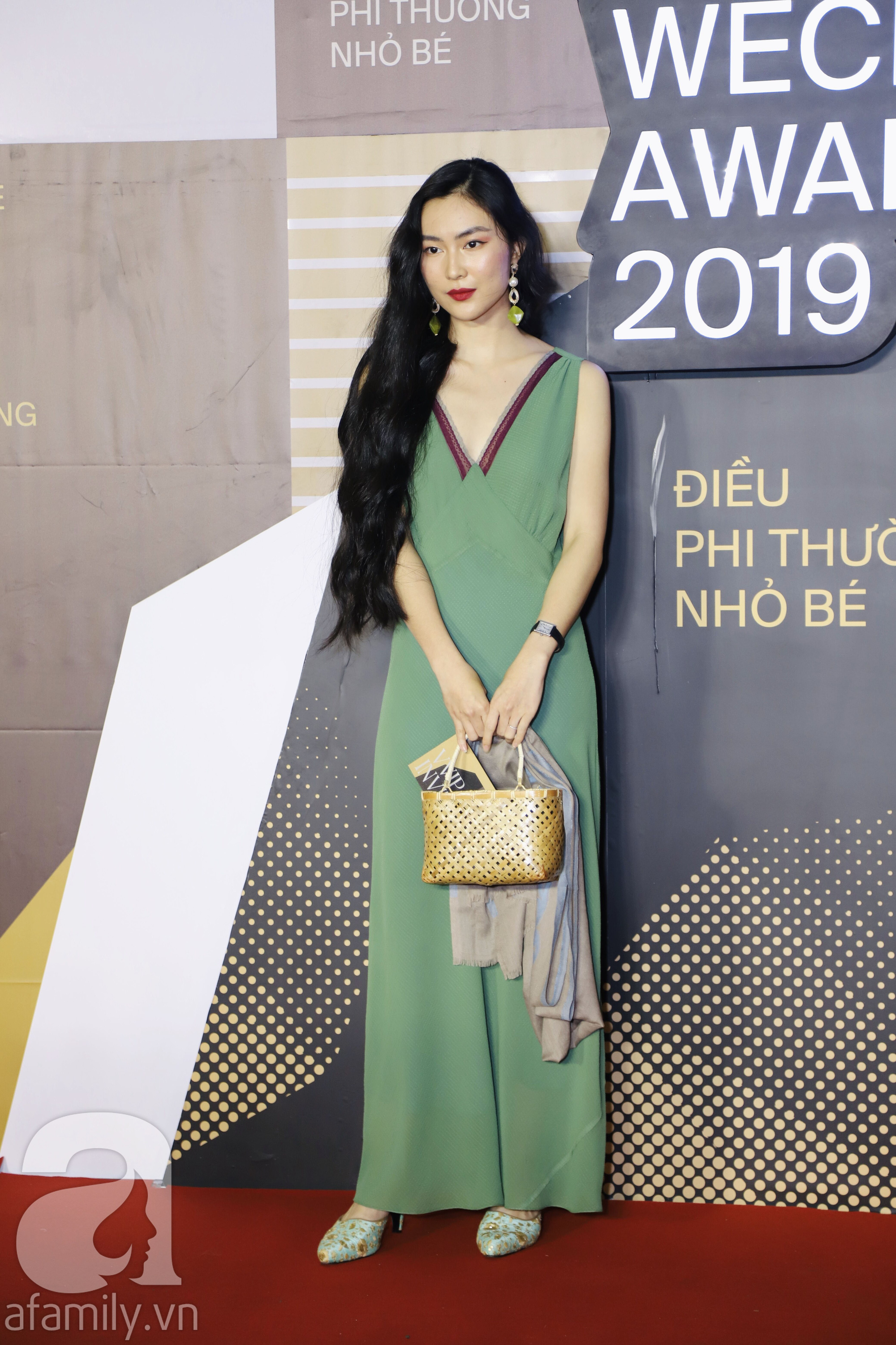 Netizen trầm trồ khi Helly Tống bước lên thảm đỏ WeChoice Awards: Không ăn vận lồng lộn mà đẹp như tiên nữ giáng trần - Ảnh 2.