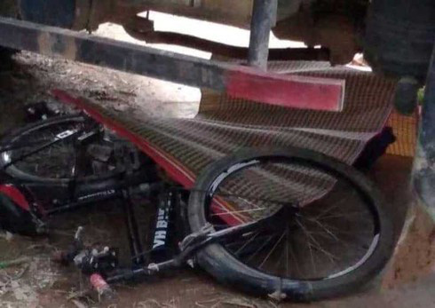 S&aacute;t Tết, nam sinh lớp 4 tử vong thương t&acirc;m dưới b&aacute;nh xe tải - Ảnh 2.