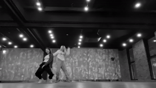 Jennie (BLACKPINK) tung video tập nhảy mừng sinh nhật, tưởng rằng “thính” vũ đạo comeback ngầu lòi ai ngờ trêu fan là chính - Ảnh 5.