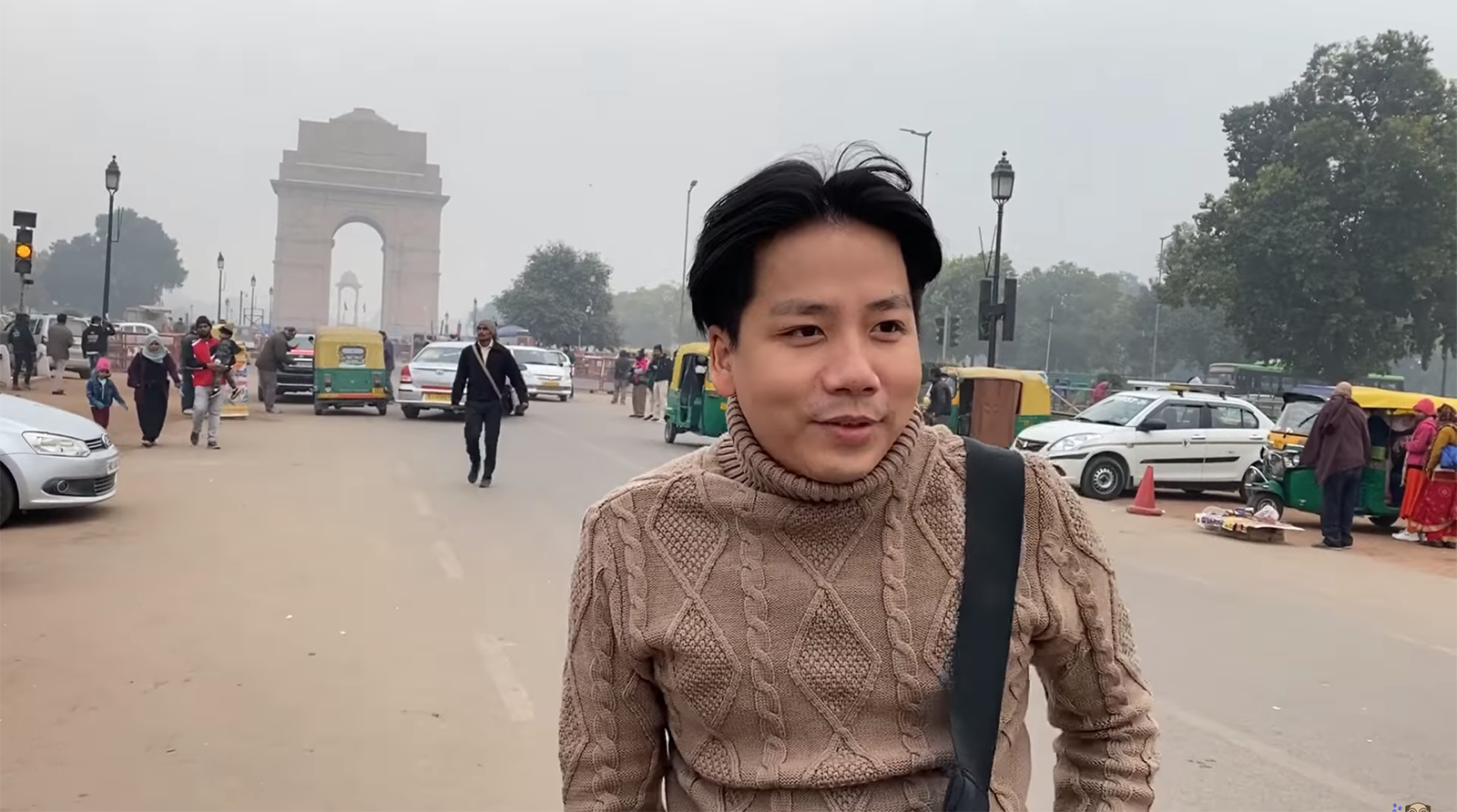 Khoa Pug sợ t&aacute;i mặt khi đi Ấn Độ chơi m&agrave; gặp to&agrave;n m&oacute;n ăn d&agrave;nh cho... superman - Ảnh 2.