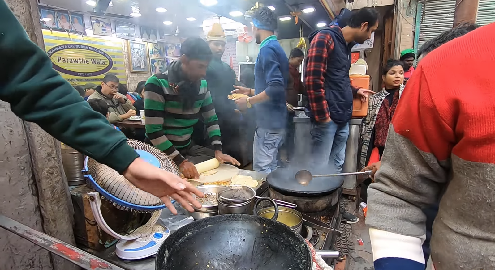 Khoa Pug sợ t&aacute;i mặt khi đi Ấn Độ chơi m&agrave; gặp to&agrave;n m&oacute;n ăn d&agrave;nh cho... superman - Ảnh 5.