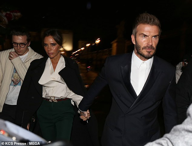 Gia đình Beckham gây bão khi đi show: David - Victoria thần thái ngút ngàn như đóng phim, lấn át luôn cậu con cả - Ảnh 4.
