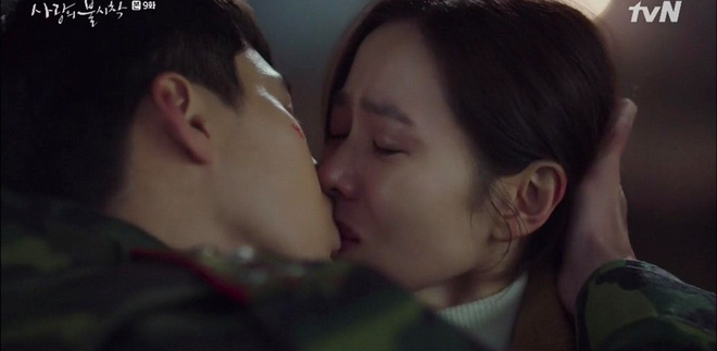Hyun Bin vượt rào hôn Son Ye Jin say đắm, Crash Landing on You leo thẳng top 1 tìm kiếm xứ Hàn - Ảnh 7.