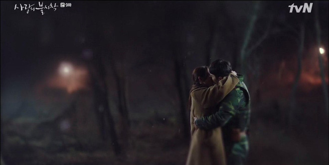 Hyun Bin vượt rào hôn Son Ye Jin say đắm, Crash Landing on You leo thẳng top 1 tìm kiếm xứ Hàn - Ảnh 8.