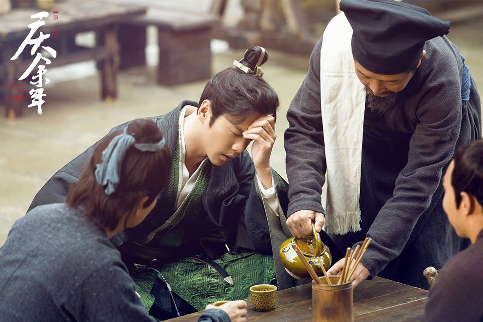 Bom tấn lận đận Kh&aacute;nh Dư Ni&ecirc;n: D&agrave;n diễn vi&ecirc;n đ&uacute;ng chuẩn all star, kịch bản chắc tay kh&ocirc;ng xem qu&aacute; ph&iacute; - Ảnh 1.