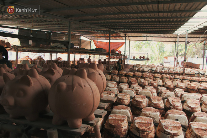 Bà chủ lò heo đất cuối cùng ở Lái Thiêu làm từ sáng đến tối để kịp Tết Canh Tý, tiền lời chỉ đủ ăn nhưng nhất quyết không bỏ nghề - Ảnh 5.