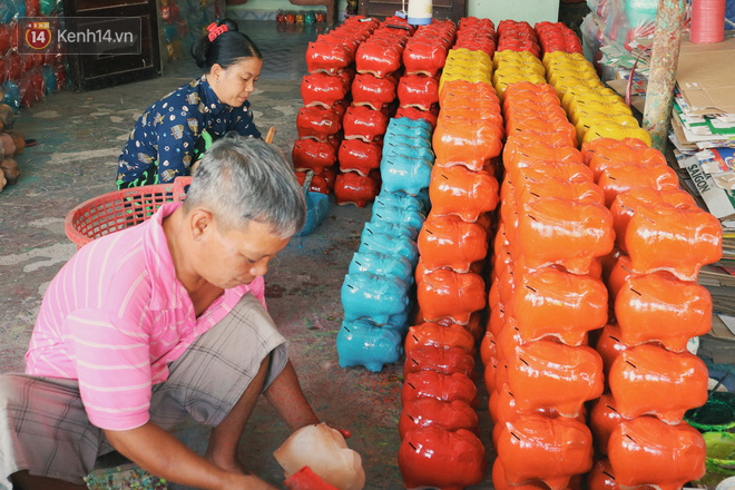 Bà chủ lò heo đất cuối cùng ở Lái Thiêu làm từ sáng đến tối để kịp Tết Canh Tý, tiền lời chỉ đủ ăn nhưng nhất quyết không bỏ nghề - Ảnh 7.