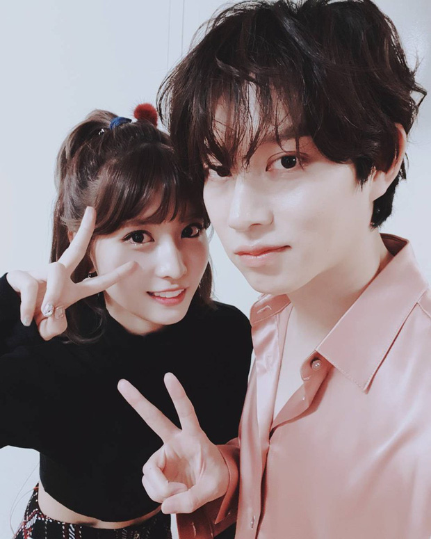 Khoảnh khắc cũ của Heechul và Momo bất ngờ được đào lại: Hoá ra từng lén nắm tay nhưng chẳng một ai biết? - Ảnh 2.