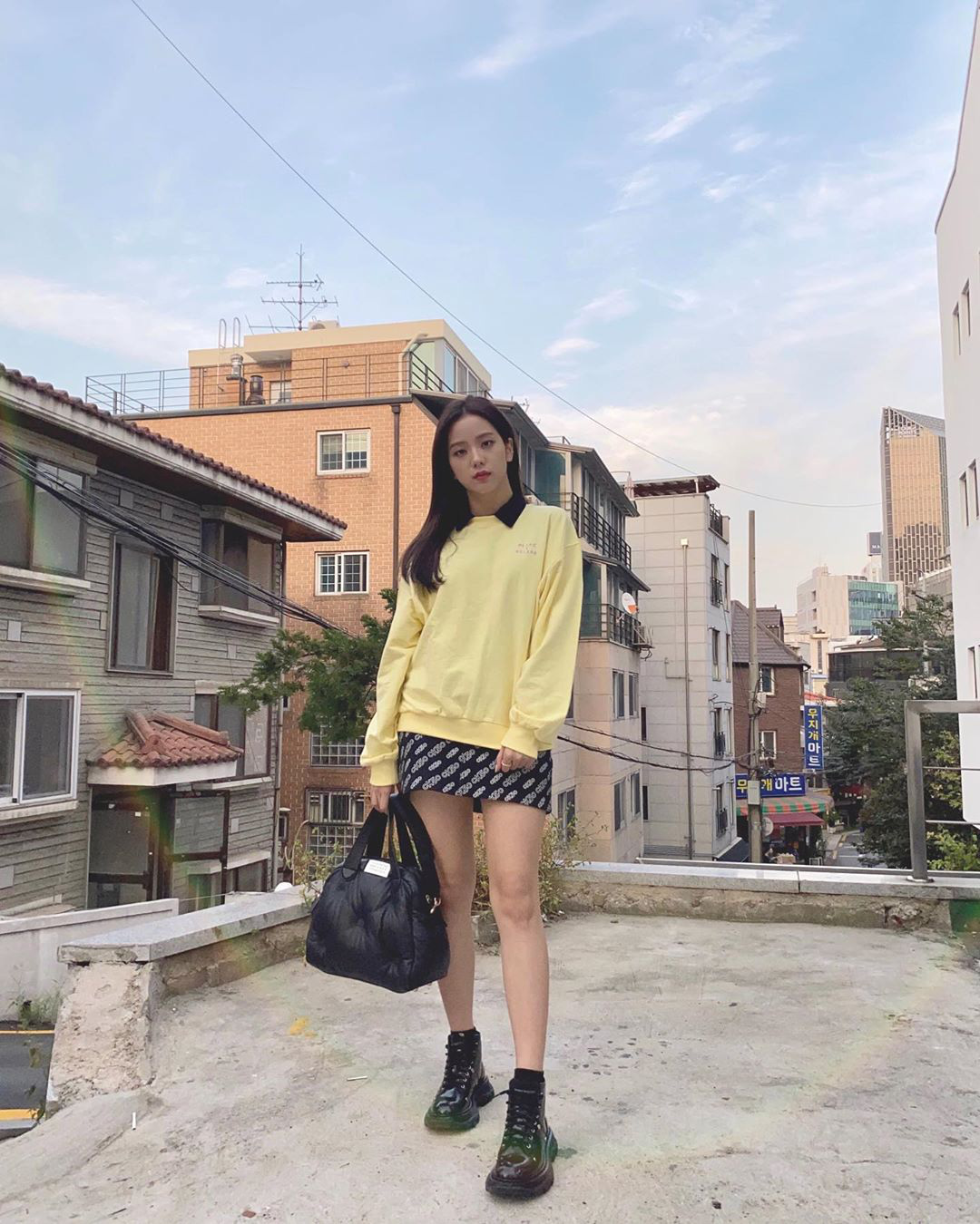 Khi diện váy, Jisoo (BLACKPINK) thường áp dụng 4 tips hack dáng nên dù không cao nhưng ai cũng phải ngước nhìn - Ảnh 9.