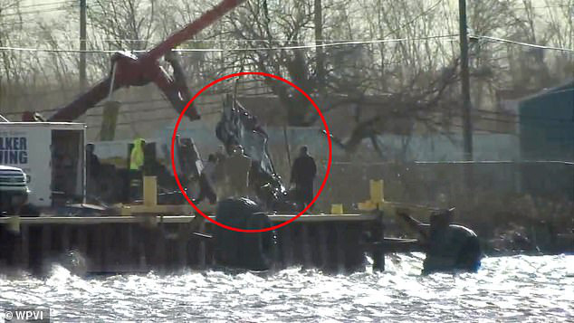 Mất t&iacute;ch 6 năm trời kh&ocirc;ng để lại dấu vết, thi thể người phụ nữ bất ngờ được t&igrave;m thấy ở dưới l&ograve;ng s&ocirc;ng - Ảnh 2.