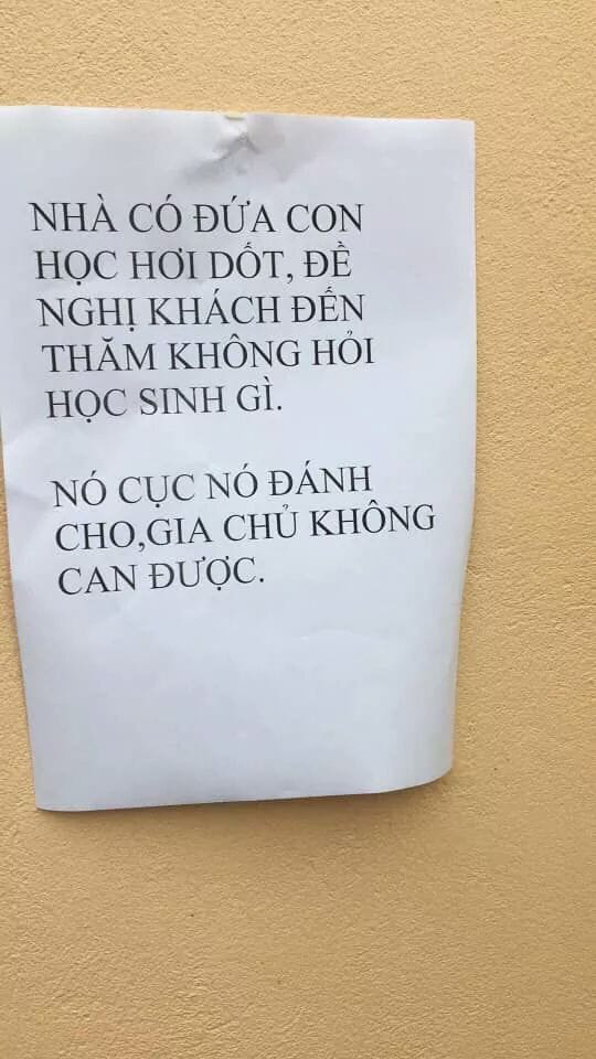 Biết con sợ bị dò hỏi ngày Tết, gia đình làm hẳn lời cảnh cáo khách đến chơi nhà vô cùng bá đạo - Ảnh 1.