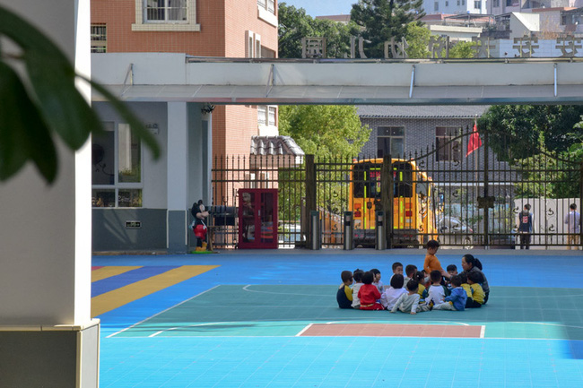 Cái giá phải trả của cặp đôi Trung Quốc khi dám sinh đứa con thứ 3: Cả vợ chồng cùng mất việc và ngày đêm tìm lại công lý trong vô vọng - Ảnh 5. Cái giá phải trả của cặp đôi Trung Quốc khi dám sinh đứa con thứ 3: Cả vợ chồng cùng mất việc và ngày đêm tìm lại công lý trong vô vọng - Ảnh 5.