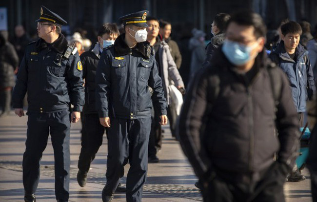  Ký ức kinh hoàng ập về, người Trung Quốc sợ hãi tột độ: 440 ca nhiễm virus cúm Vũ Hán, kinh tế dính đòn  - Ảnh 1.