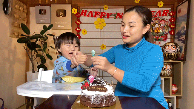 Bé Sa bất ngờ trở lại trong video cùng với mẹ Quỳnh: đã lâu mới được quay hình nên mừng quá, quậy banh mọi thứ - Ảnh 3.