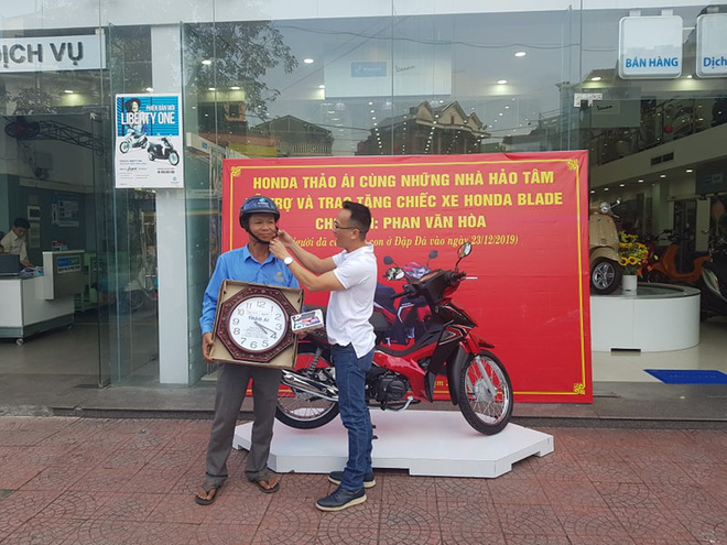  Món quà đặc biệt tặng tài xế xích lô lao xuống sông cứu hai mẹ con thoát chết - Ảnh 1.