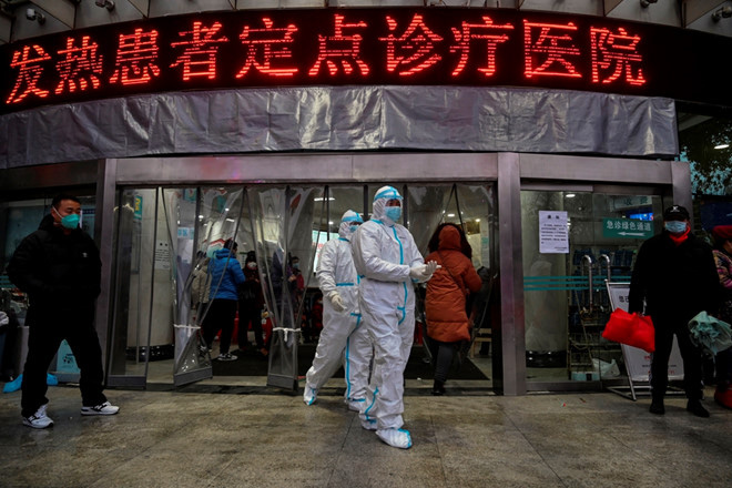 Nóng: Trung Quốc chính thức cấm người dân du lịch nước ngoài để ngăn chặn virus Vũ Hán lây lan - Ảnh 1.