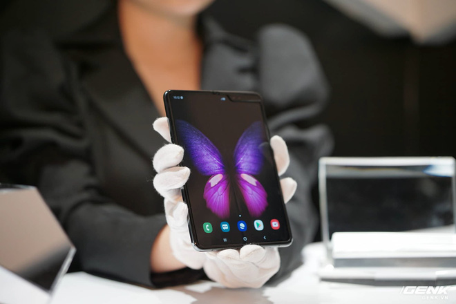 Galaxy Fold: Chiếc smartphone dành cho các sếp! - Ảnh 1.