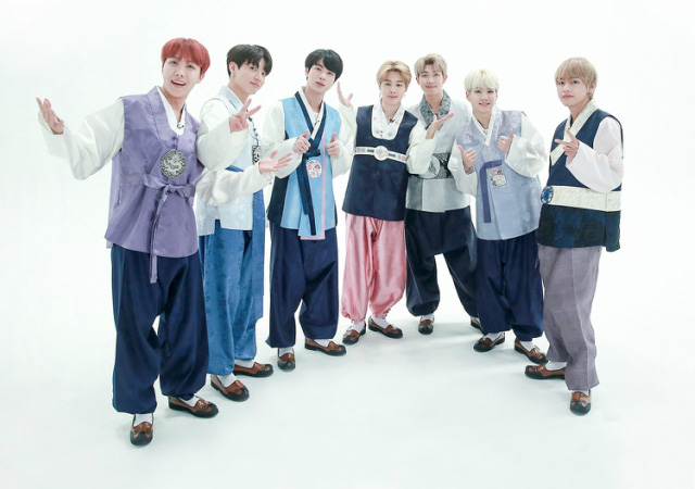 BTS lột xác khi diện hanbok trên show thực tế nhân dịp đầu năm mới - Ảnh 5.