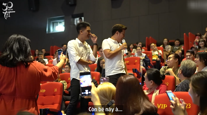 Trường Giang bị khán giả nữ ghẹo ở cinetour 30 Chưa Phải Tết, tích cực tìm mối gả bán Mạc Văn Khoa - Ảnh 4.
