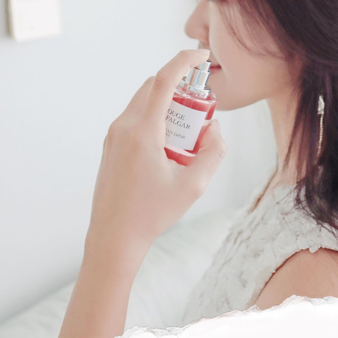 Xịt nước hoa cần tránh 5 điểm cấm kị sau kẻo không là toang ngay cái Tết - Ảnh 3. Xịt nước hoa cần tránh 5 điểm cấm kị sau kẻo không là toang ngay cái Tết - Ảnh 3.