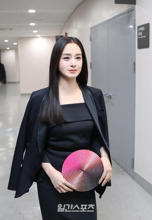 Loạt khoảnh khắc thời sinh viên của Kim Tae Hee bất ngờ hot, netizen tán tụng Đệ nhất mỹ nhân đẹp tự nhiên xứ Hàn là đây - Ảnh 10.