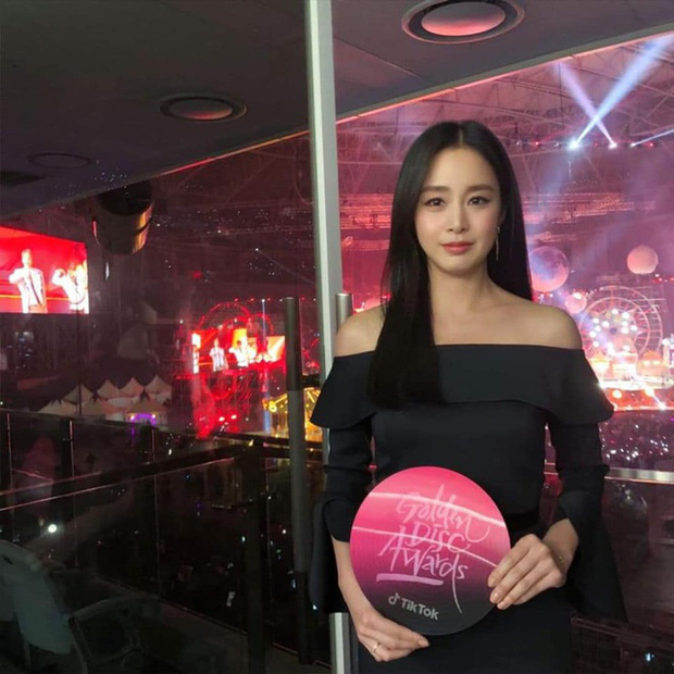 Loạt khoảnh khắc thời sinh viên của Kim Tae Hee bất ngờ hot, netizen tán tụng Đệ nhất mỹ nhân đẹp tự nhiên xứ Hàn là đây - Ảnh 9.