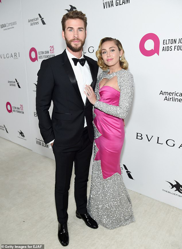 Miley Cyrus và Liam cuối cùng đã chính thức ly hôn sau 10 năm, cả 2 nói gì sau khi hoàn thành thủ tục? - Ảnh 1.