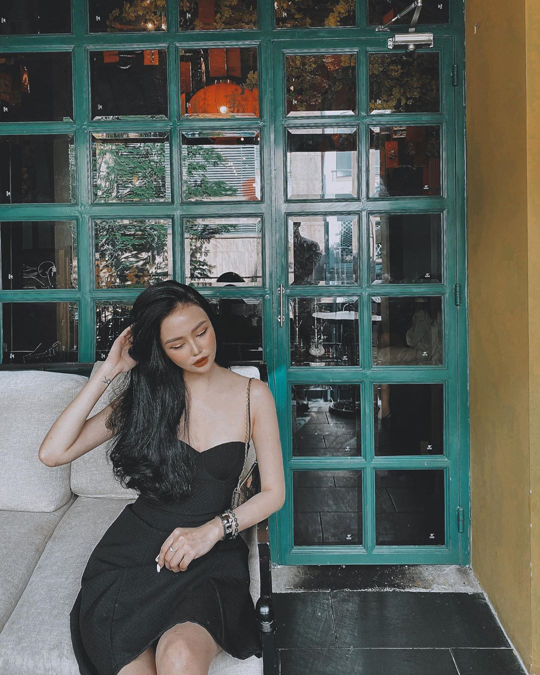 Street style Tết của hội hot girl sành mặc Instagram: Dù diện áo dài hay váy áo kiểu cách cũng đều sang chảnh, xinh tươi hết nút - Ảnh 10.