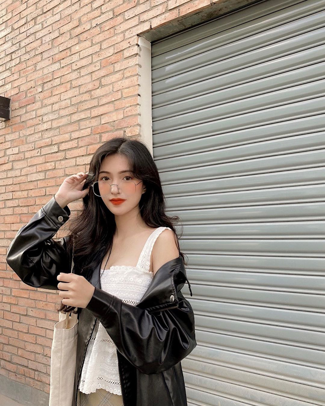 Street style Tết của hội hot girl sành mặc Instagram: Dù diện áo dài hay váy áo kiểu cách cũng đều sang chảnh, xinh tươi hết nút - Ảnh 4.