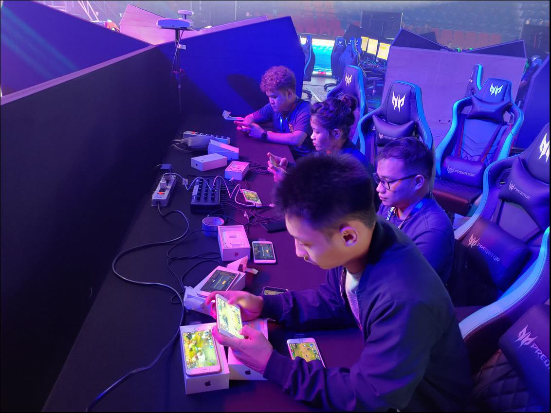 Chọn smartphone từ chơi game tới thi đấu eSports chuy&ecirc;n nghiệp: iPhone kh&ocirc;ng k&egrave;n kh&ocirc;ng trống vẫn cho Xiaomi, Oppo rồi Samsung... h&iacute;t kh&oacute;i mệt nghỉ! - Ảnh 3.