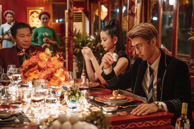 Gái Già Lắm Chiêu 3 VS. Crazy Rich Asians: Giống nhau concept xa hoa, mẹ chồng cùng xuất thân nhưng lại ghét con dâu; riêng đoạn kết gửi thông điệp khác phim gốc? - Ảnh 6.