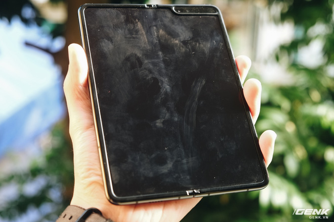 Dùng Galaxy Fold không dán màn hình: Chiếc máy của tôi bây giờ ra sao? - Ảnh 3.