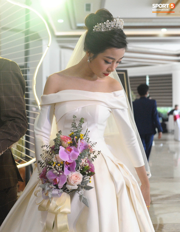 Váy cưới của cô dâu Nhật Linh: 3 bộ sương sương 1 tỷ VNĐ, riêng bộ váy chính bồng xòe đúng chuẩn váy công chúa - Ảnh 12.