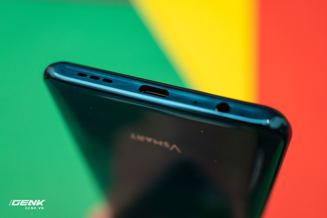 Tr&ecirc;n tay Vsmart Active 3: Camera th&ograve; thụt, mặt lưng xanh ngọc lục bảo bắt mắt, tặng k&egrave;m sạc 18W - Ảnh 10.