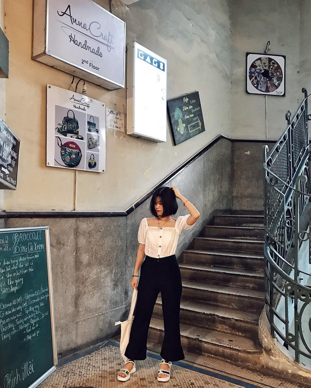 Khoanh v&ugrave;ng 4 chung cư cũ ở S&agrave;i G&ograve;n: Đẹp kh&ocirc;ng kh&aacute;c g&igrave; studio, cứ đến th&igrave; kiểu g&igrave; cũng c&oacute; cả rổ ảnh mang về - Ảnh 8.