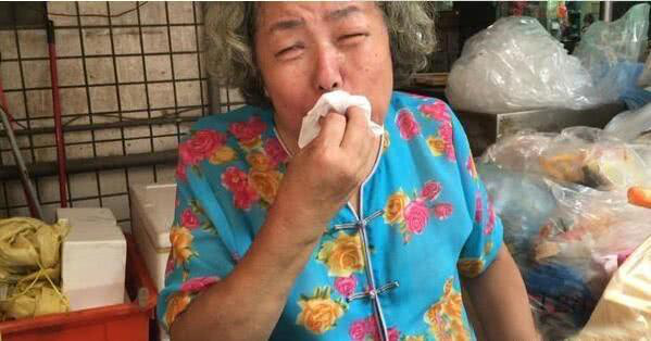 Mẹ Minh Đạo ngất xỉu, li&ecirc;n tục kh&oacute;c khi nghe tin con trai giết vợ con rồi tự s&aacute;t, ho&agrave;n cảnh gia đ&igrave;nh khiến ai cũng x&oacute;t xa - Ảnh 1.